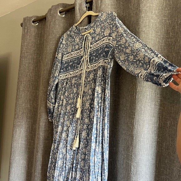 R. Vivimos Floral Blue & White Bohemian Dress - long sleeve, tie front - Large - Picture 2 of 15